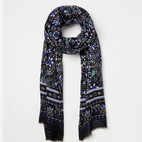 LOFT Accessories - LOFT Festive Floral Patterned Scarf